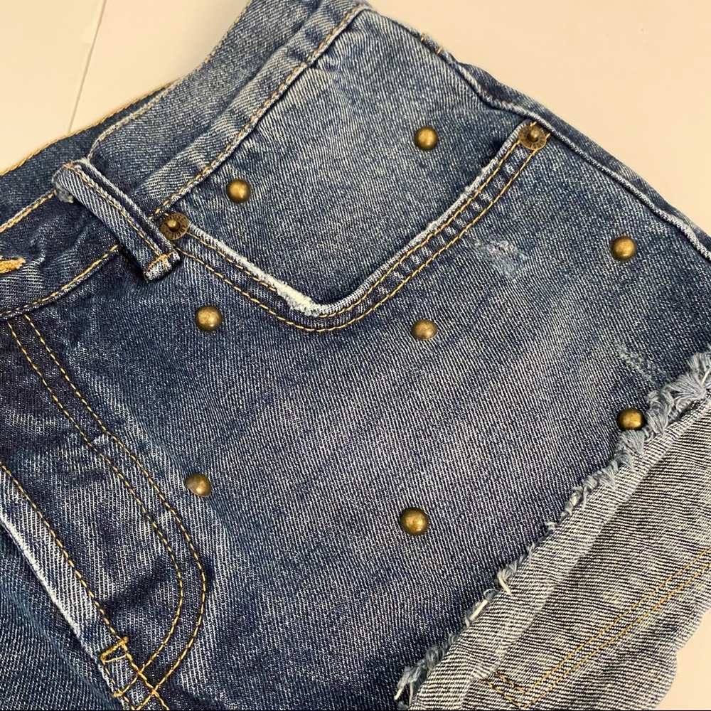 Amuse Society | Denim Cutoff Shorts Size 27 - Picture 6 of 8